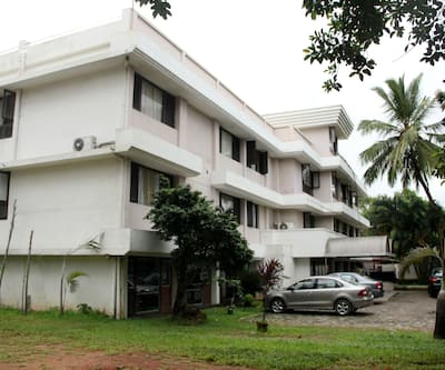 https://imgcld.yatra.com/ytimages/image/upload/t_hotel_yatra_city_desktop/v1438008090/Domestic Hotels/Hotels_Cochin/Hotel Highway Garden/IMG_5825.jpg